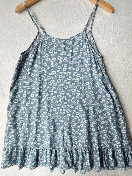 wild fable Blue and White Floral Top with Label - Picture 6 of 7